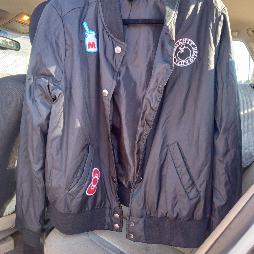Hello kitty girls jacket. Good used jacket feels light and stylish